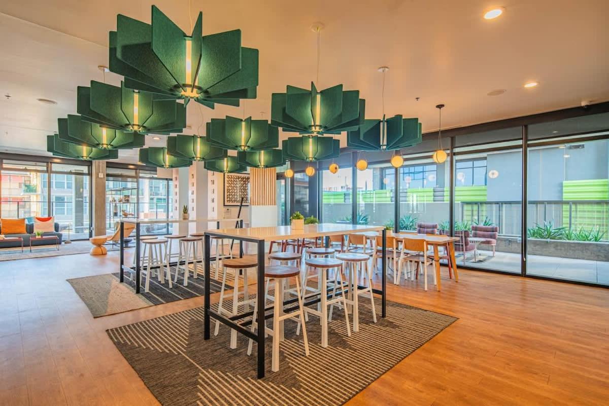 フェニックスDetailed 2Bd, Highrise Dt, Pool, Gym, Parking, Sleeps 8アパートメント エクステリア 写真