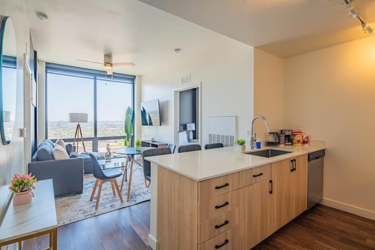 フェニックスDetailed 2Bd, Highrise Dt, Pool, Gym, Parking, Sleeps 8アパートメント エクステリア 写真