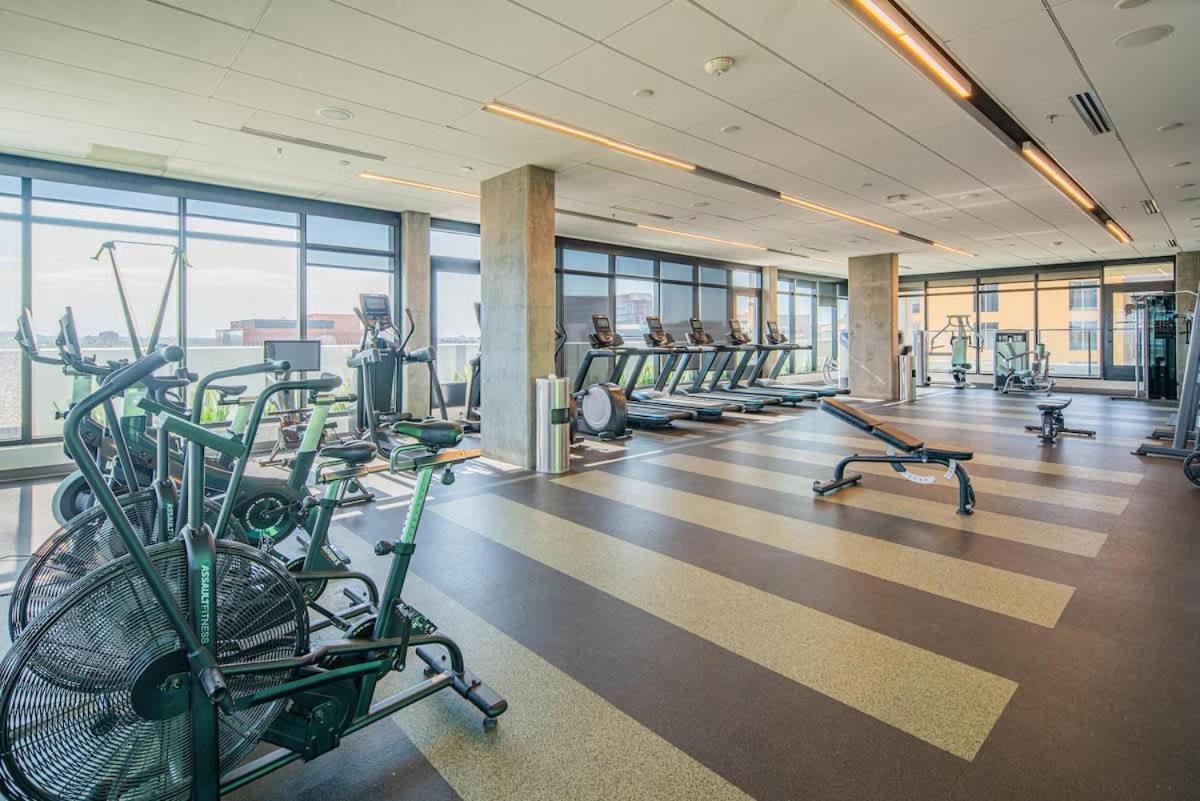 フェニックスDetailed 2Bd, Highrise Dt, Pool, Gym, Parking, Sleeps 8アパートメント エクステリア 写真